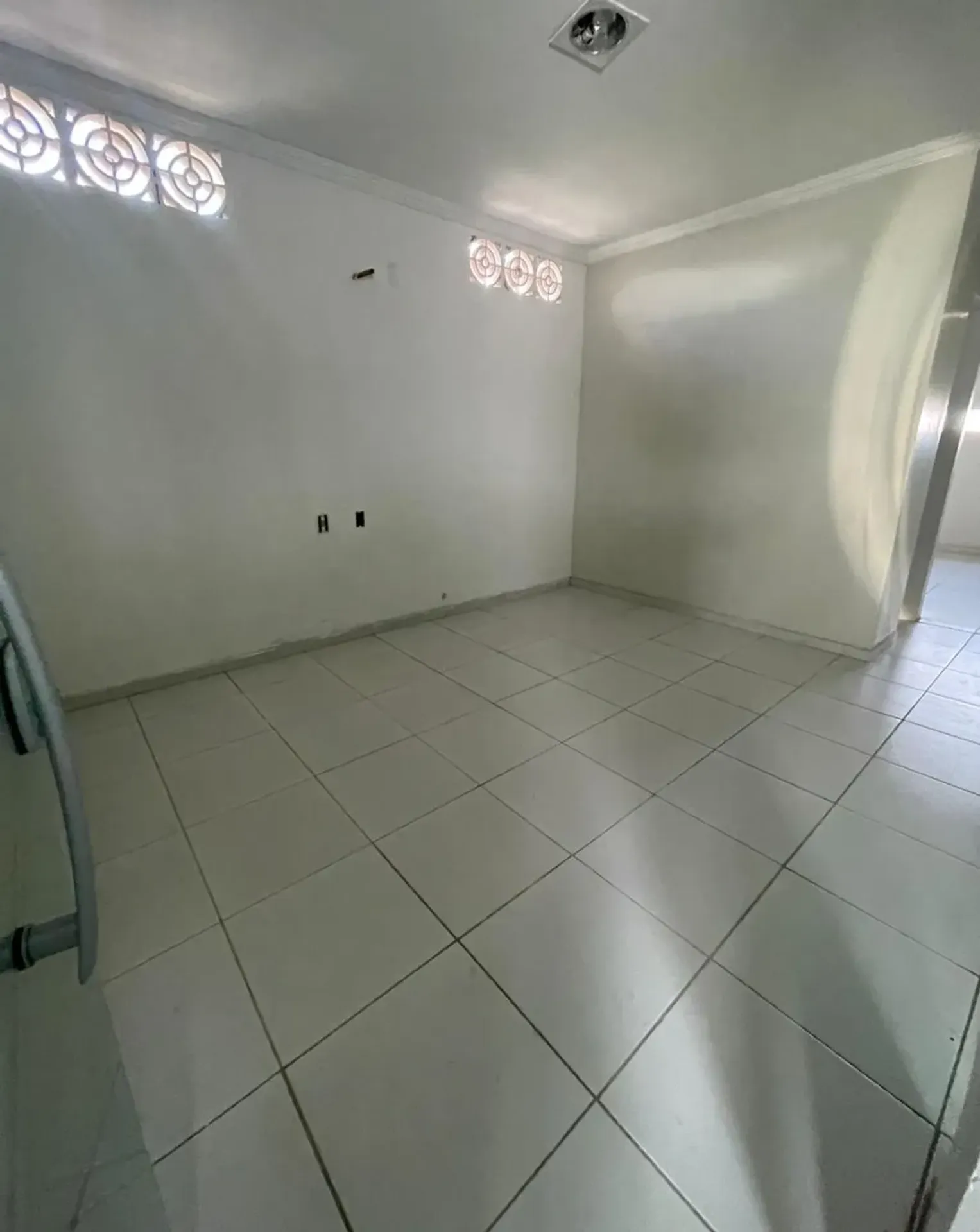 Unfurnished studio with 1 bedroom and 1 parking spot — photo 4