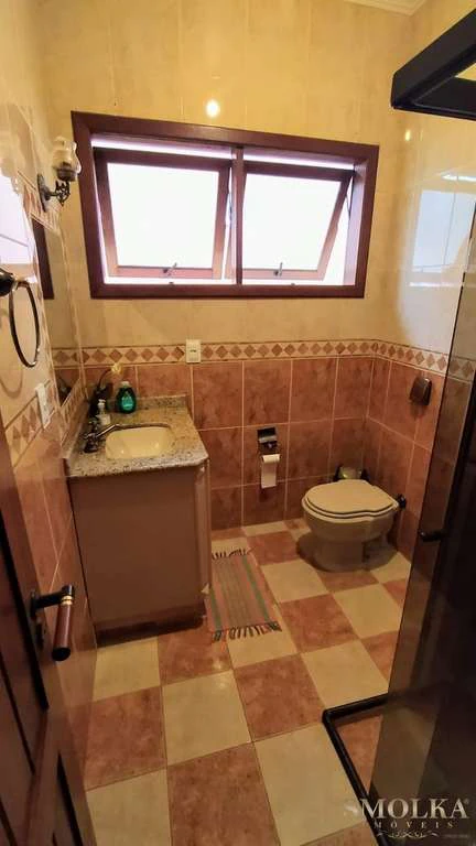 House with 5 bedrooms and 2 en-suite baths and 4 parking — photo 5