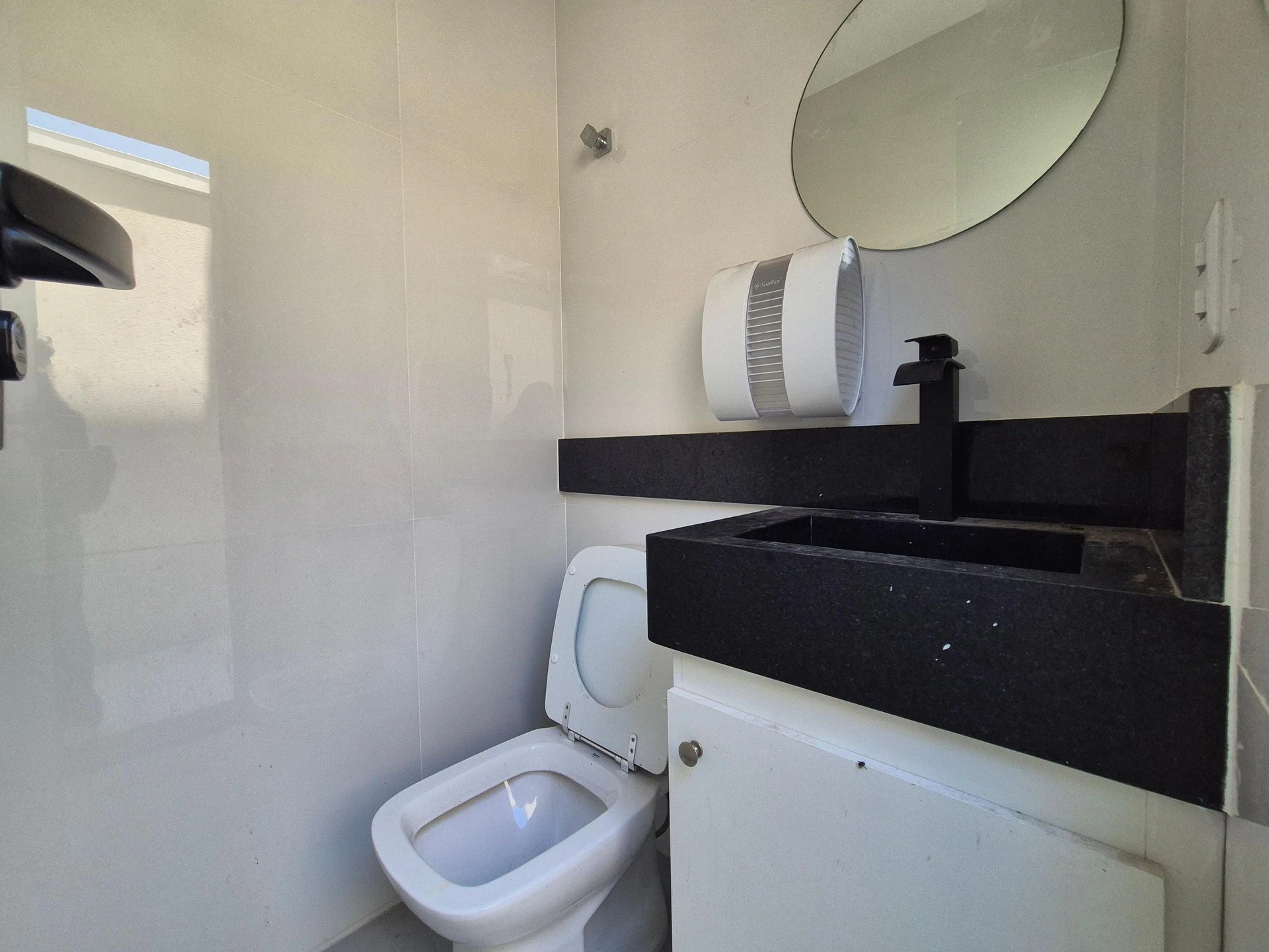 4-bedroom house with a glass-enclosed balcony — photo 5