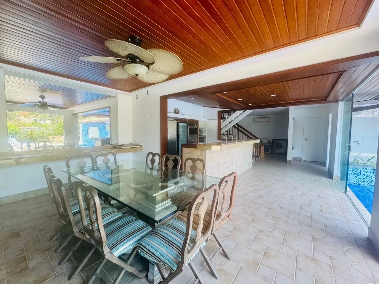 House with 5 suites and an integrated kitchen — photo 52