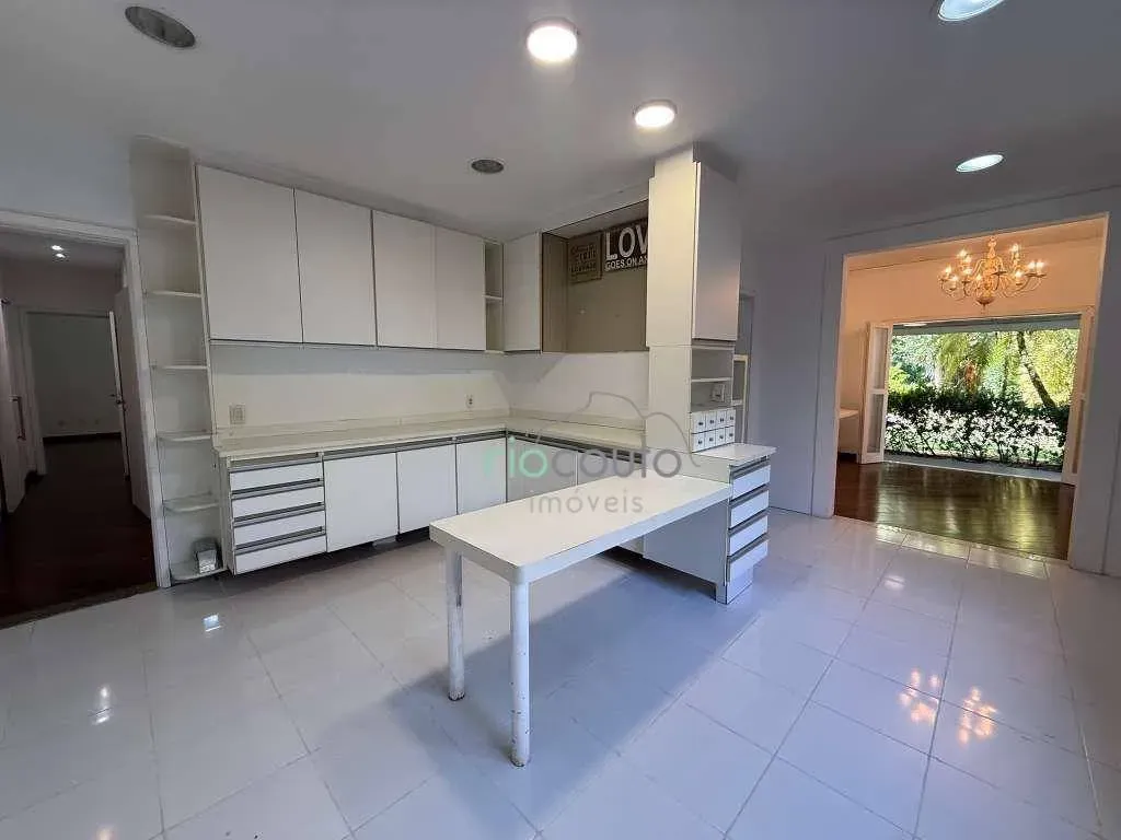Casa com 5 quartos, 990 m² e 2 vagas, perto das janelas — photo 31