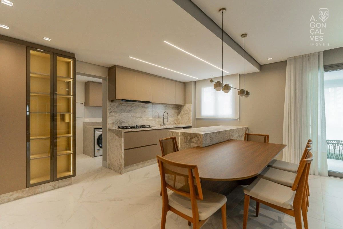 Furnished apartment, 139 m², with a glass-enclosed balcony — photo 15