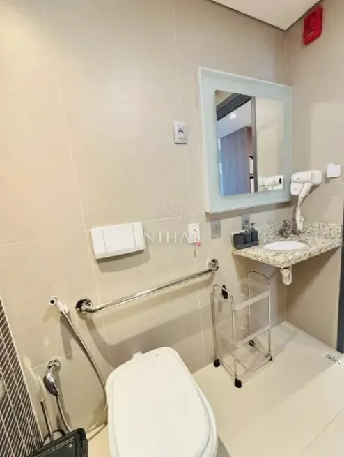 Furnished 1-bedroom apartment with compact kitchenette — photo 22