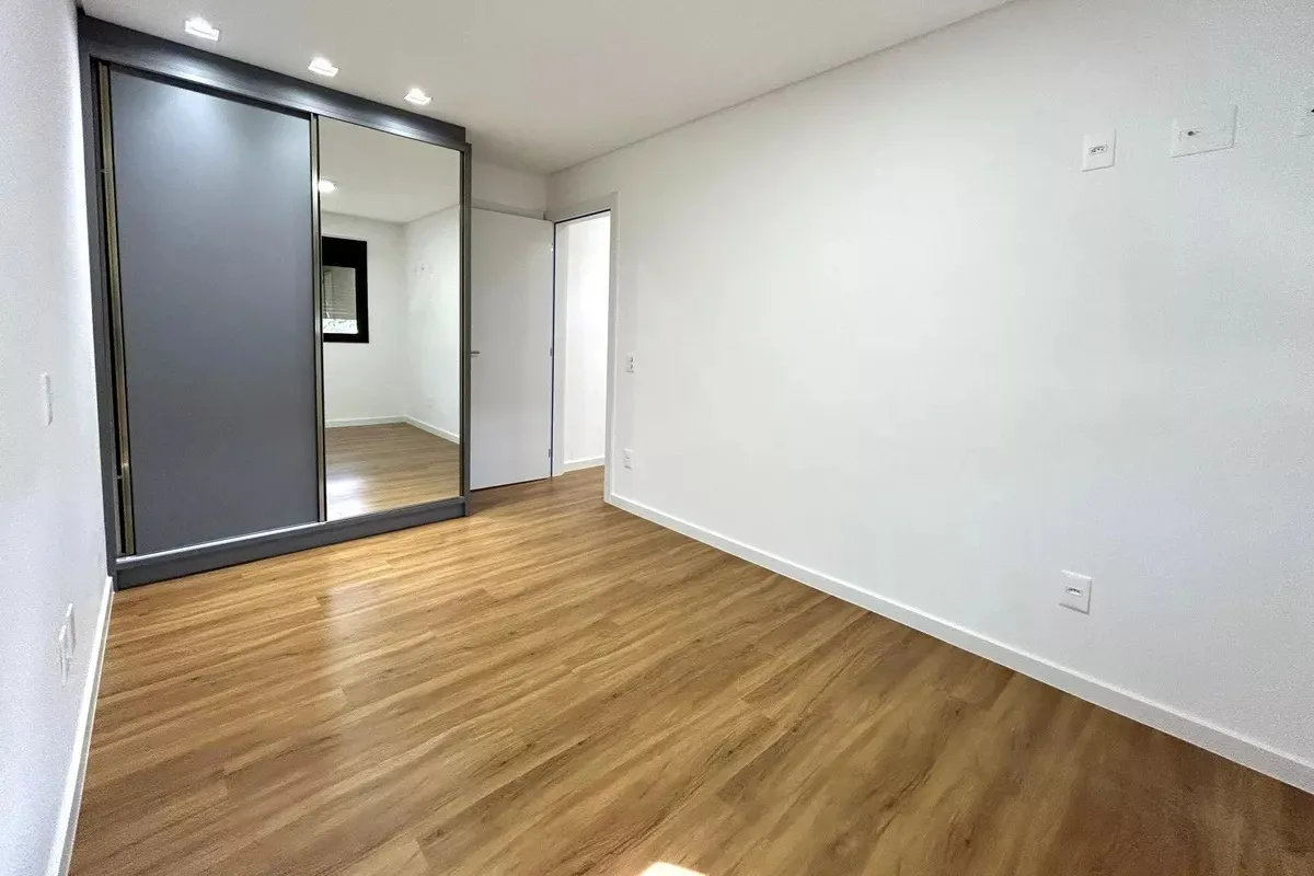 2-bedroom apartment with integrated kitchen and balcony — photo 14