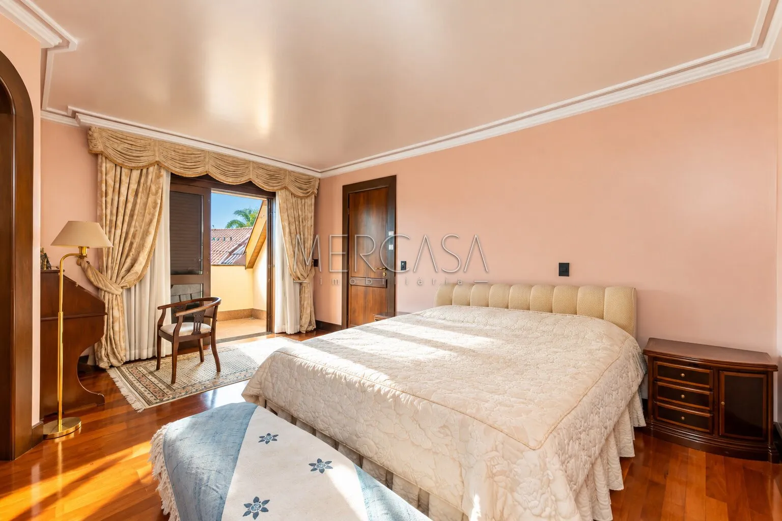 3-bedroom house with a bathtub in Curitiba — photo 6
