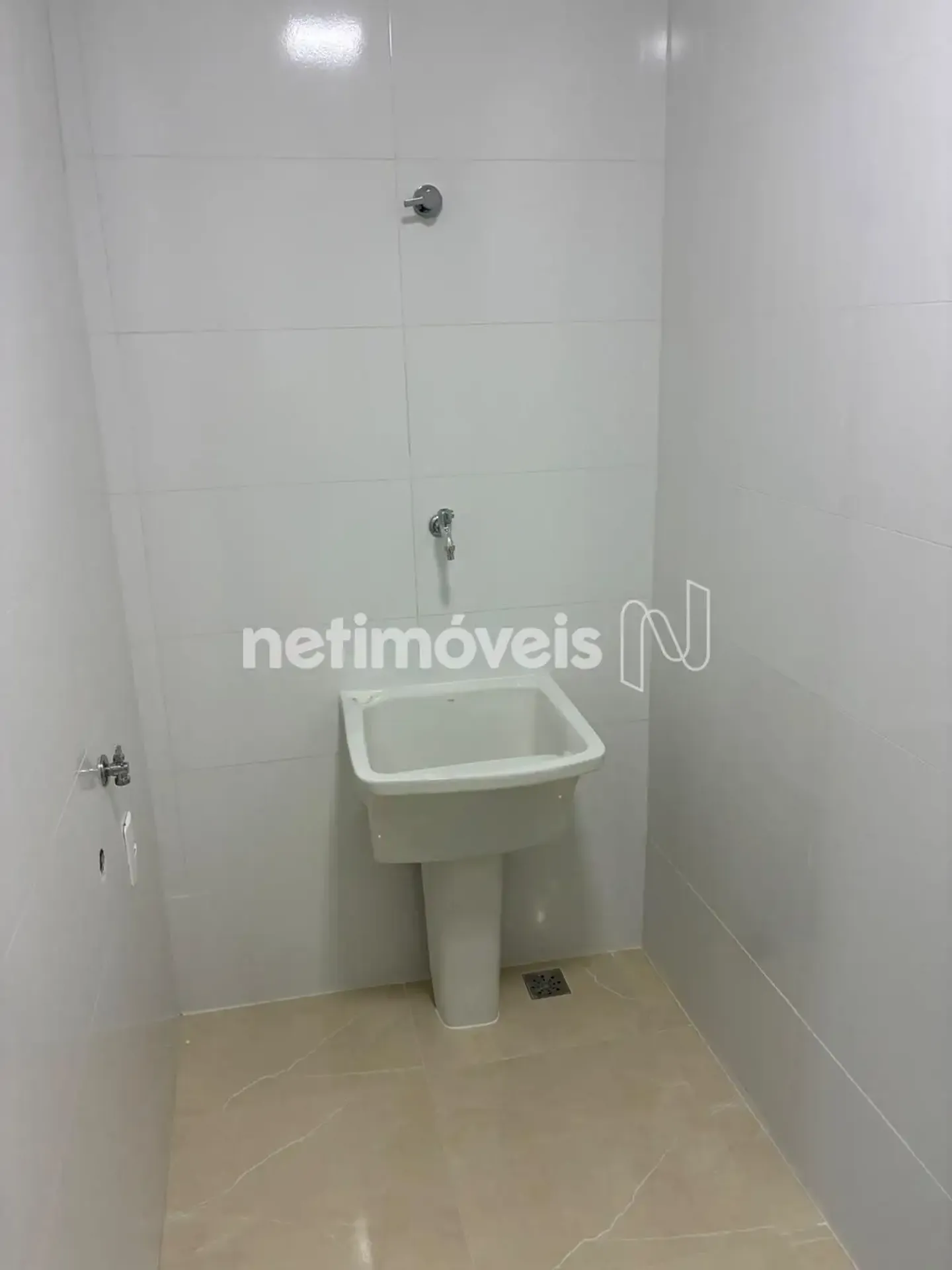 Ground-floor 1-bedroom apartment with open-plan kitchen — photo 4