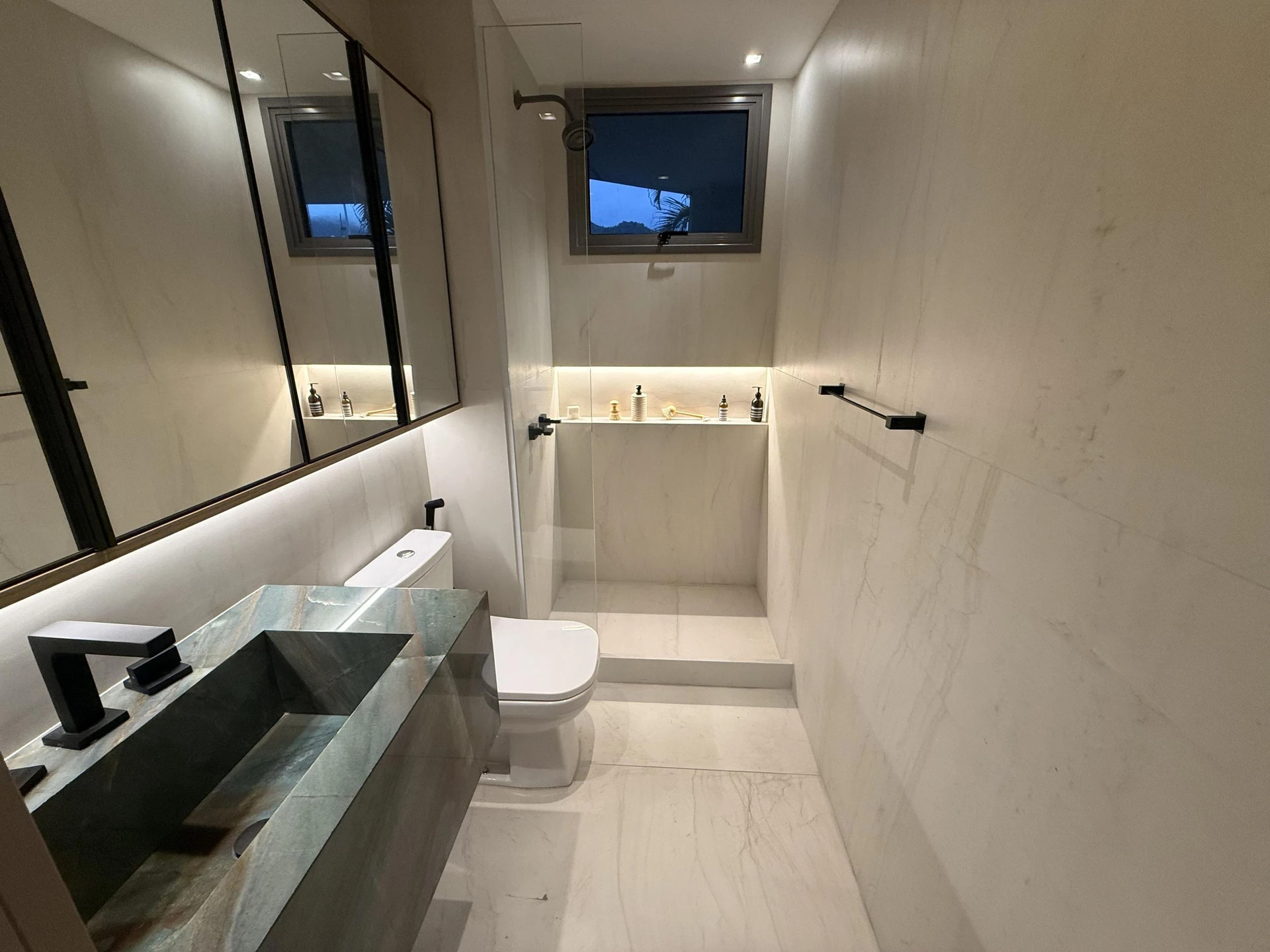 Стиральная машина и 2 спальни: квартира 79 м² — photo 12