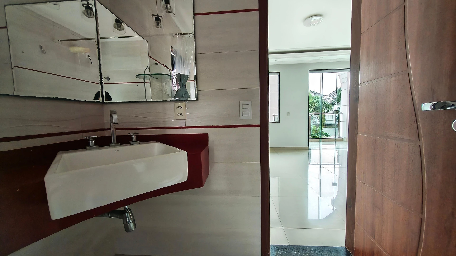 House, 241 m², with floor-to-ceiling windows — photo 23