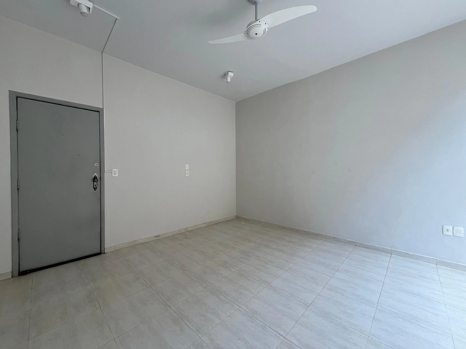Bathtub in a 2-bedroom apartment, 170 m² — photo 7