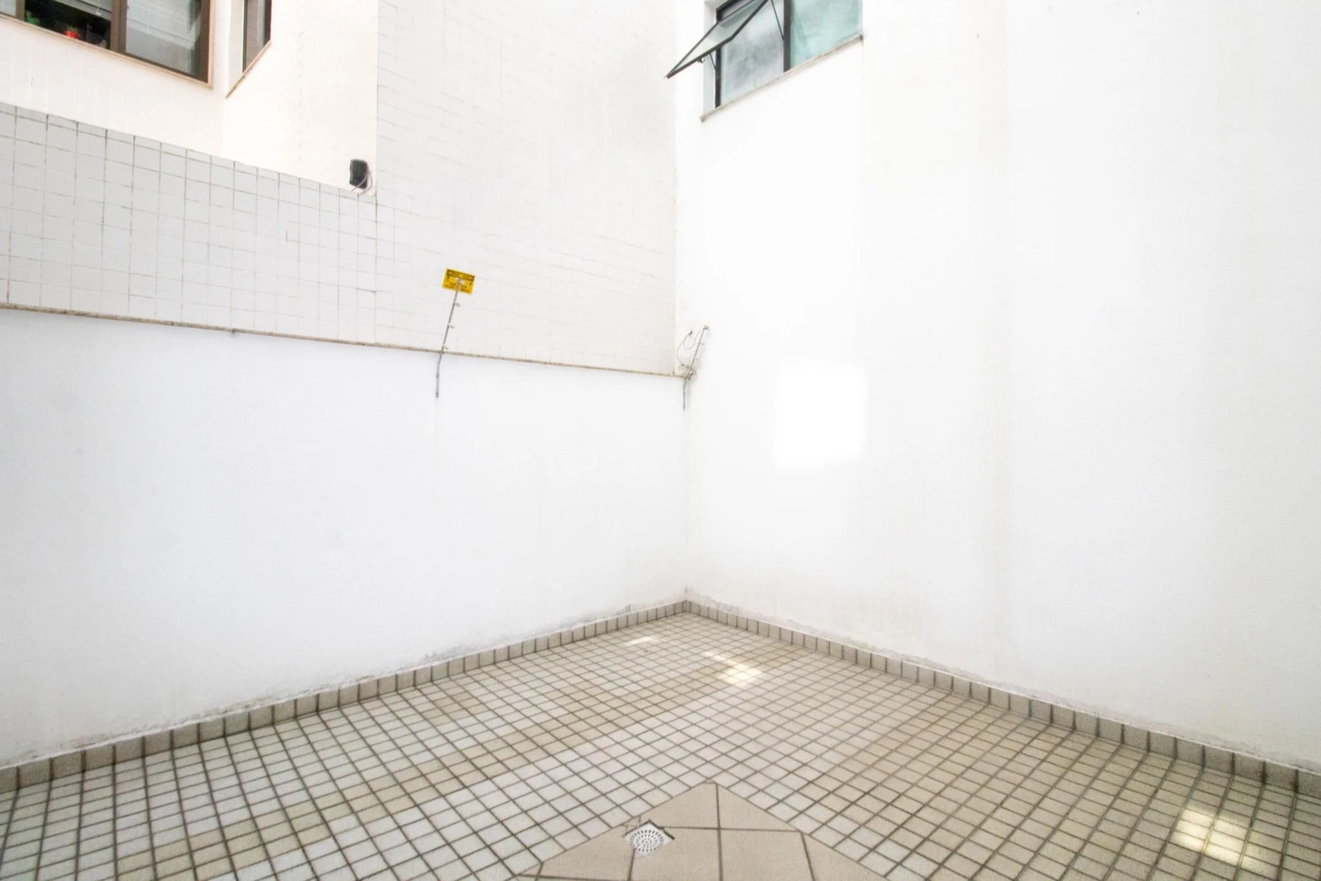 Furnished apartment with 3 bedrooms and a balcony — photo 43