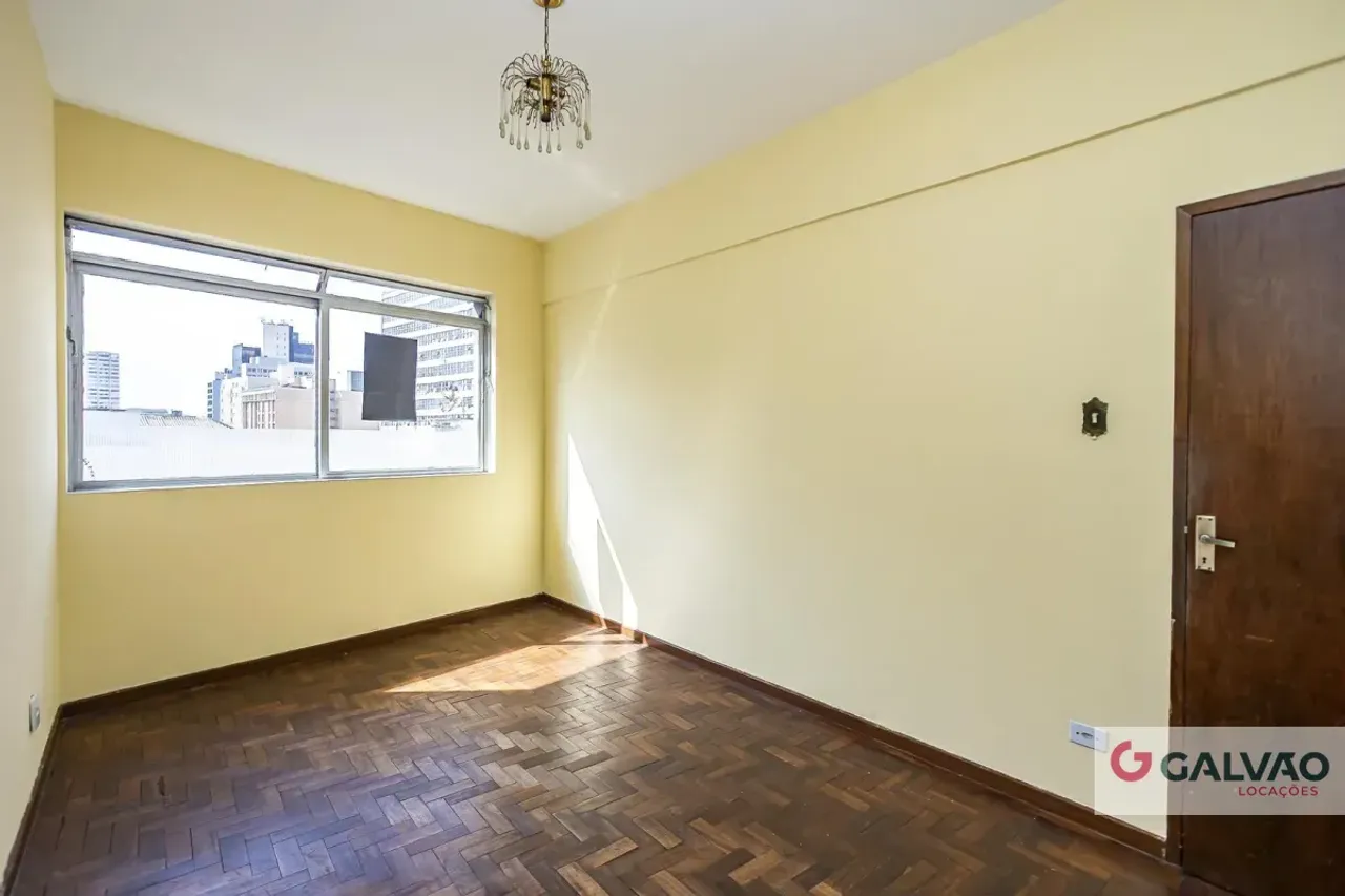 Apartment with 2 bedrooms and wood flooring — photo 8