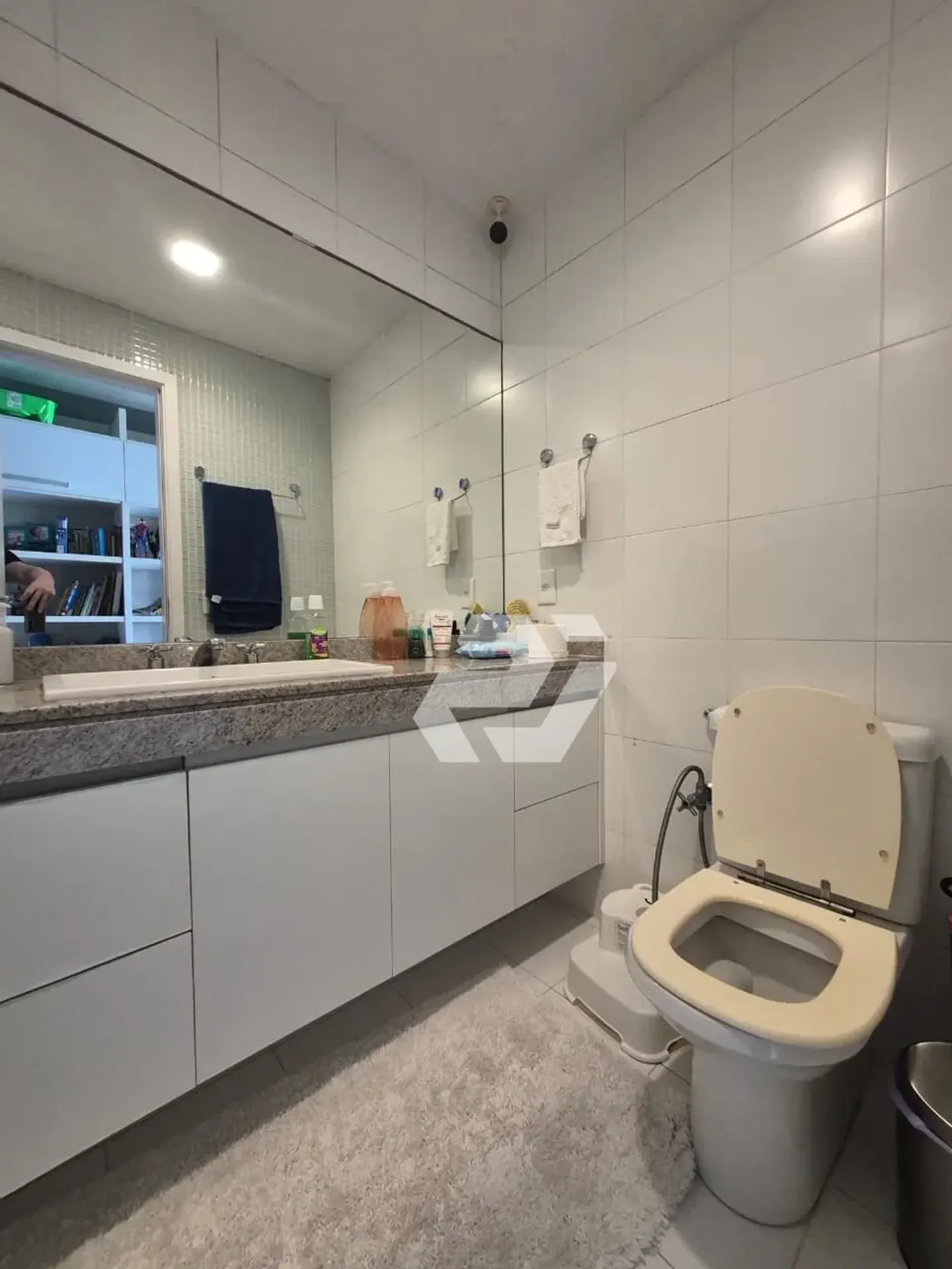 Furnished apartment, 233 m², with a walk-in closet — photo 31