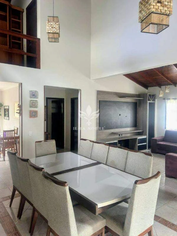 Furnished house, 250 m², with a private BBQ