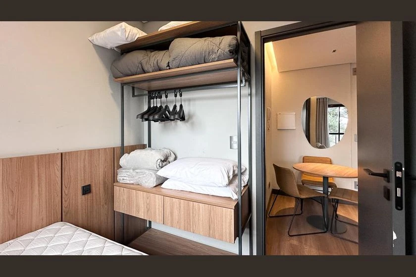 1-bedroom apartment with open-plan kitchen and balcony — photo 11