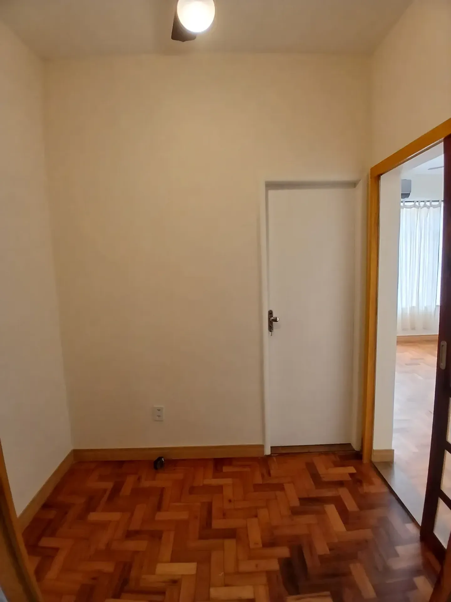 Apartamento no 4º andar com piso de madeira ou laminado — photo 21
