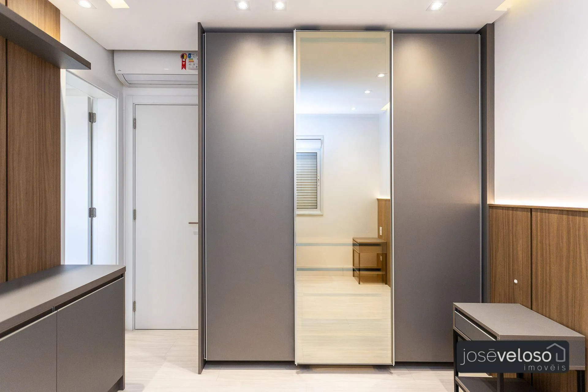 Apartment with open-plan kitchen and 4 bedrooms, 297 m² — photo 26