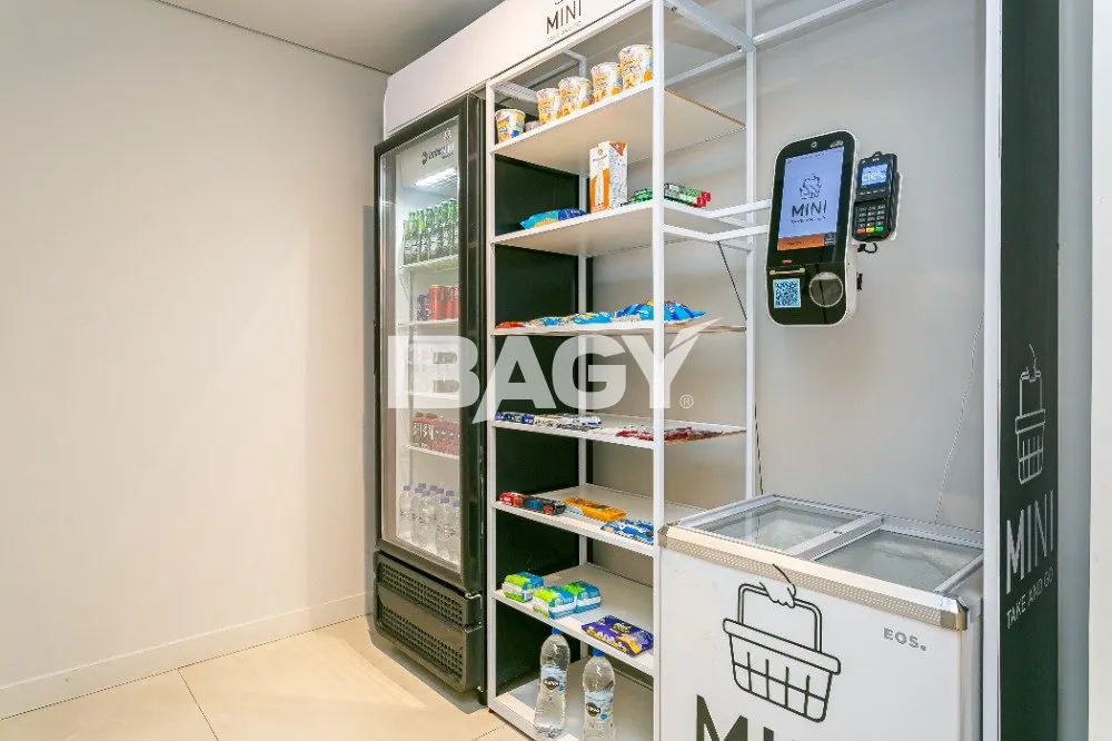 Studio with a glassed-in balcony and open-plan kitchen — photo 20