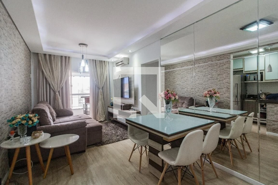 Furnished apartment, 77 m², with a glass-enclosed balcony