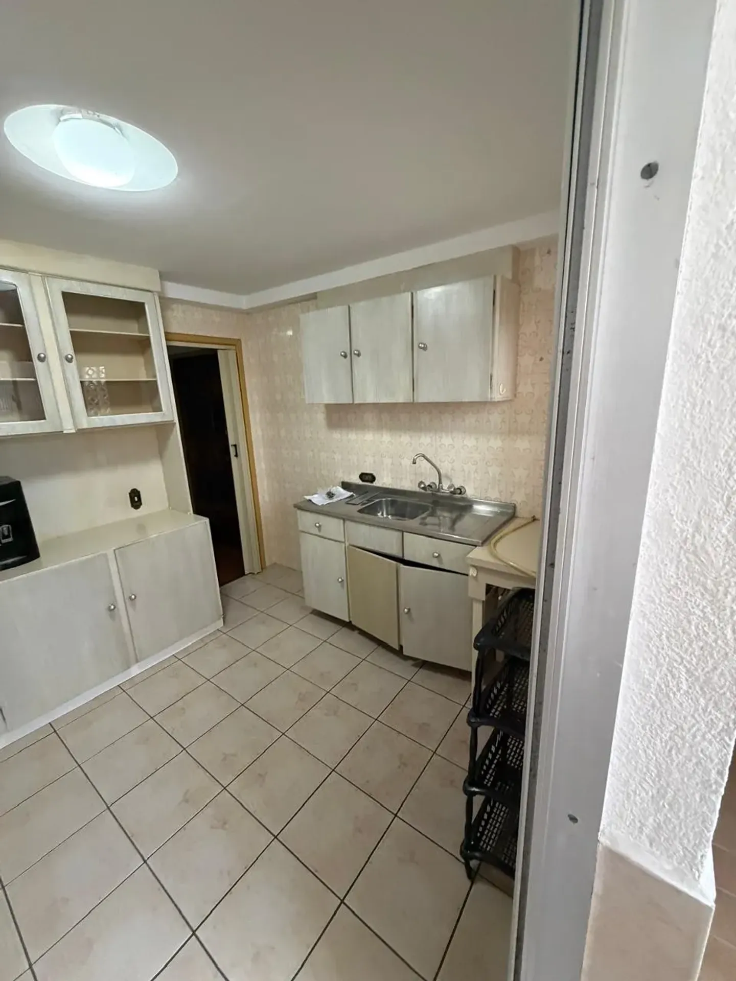 3-bedroom apartment with wood or laminate floors in Curitiba — photo 11