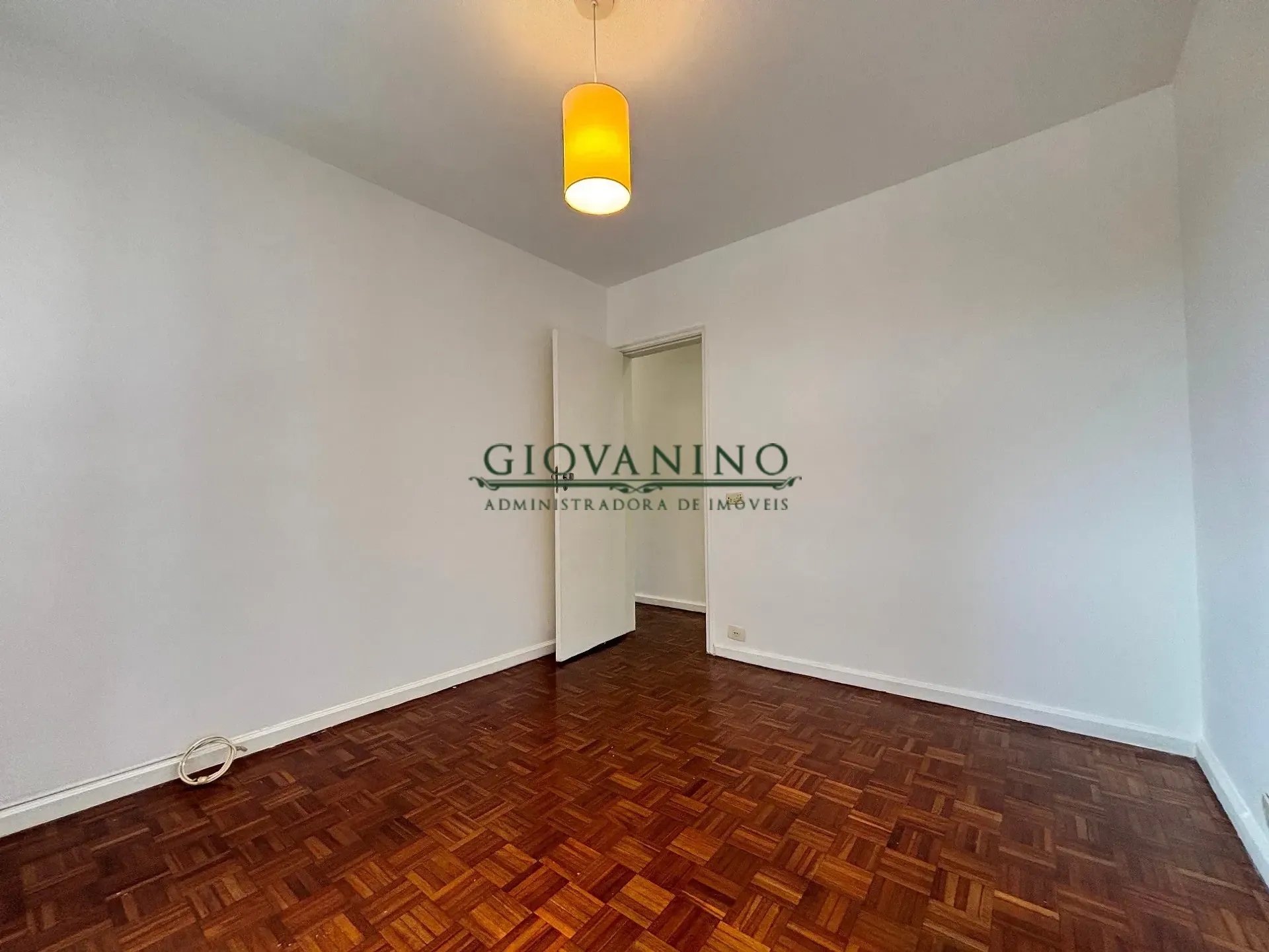 Apartamento de 4 quartos com piso de madeira ou laminado — photo 11