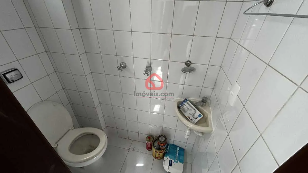 3-bedroom apartment in a building with a pool — photo 6