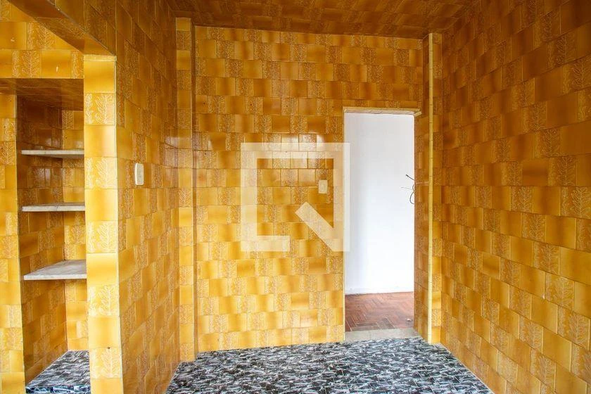 Wood or laminate floors in a 3-bedroom apartment, 80 m² — photo 8