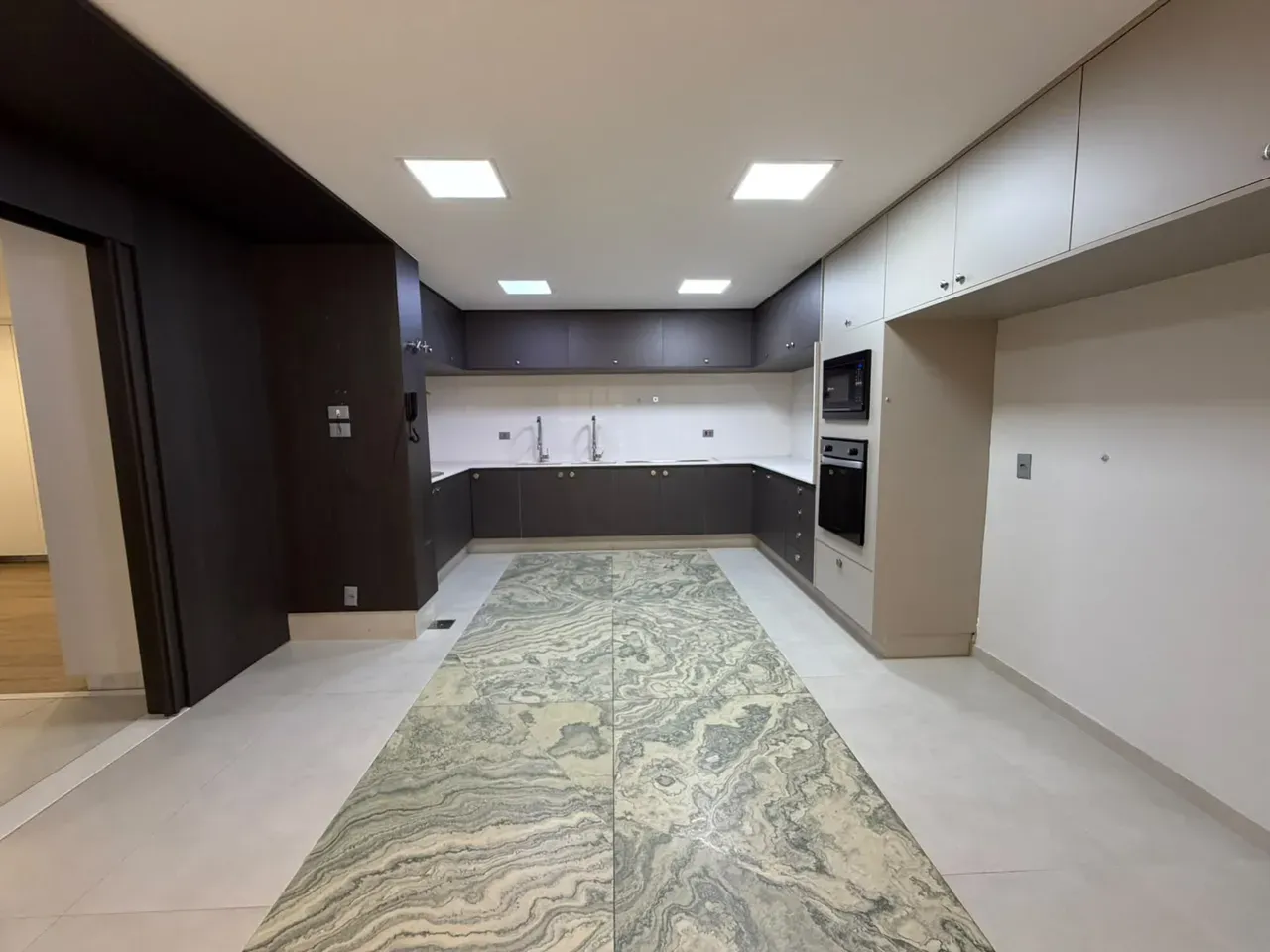 Apartamento de 465 m² com vista para a água e banheira — photo 26