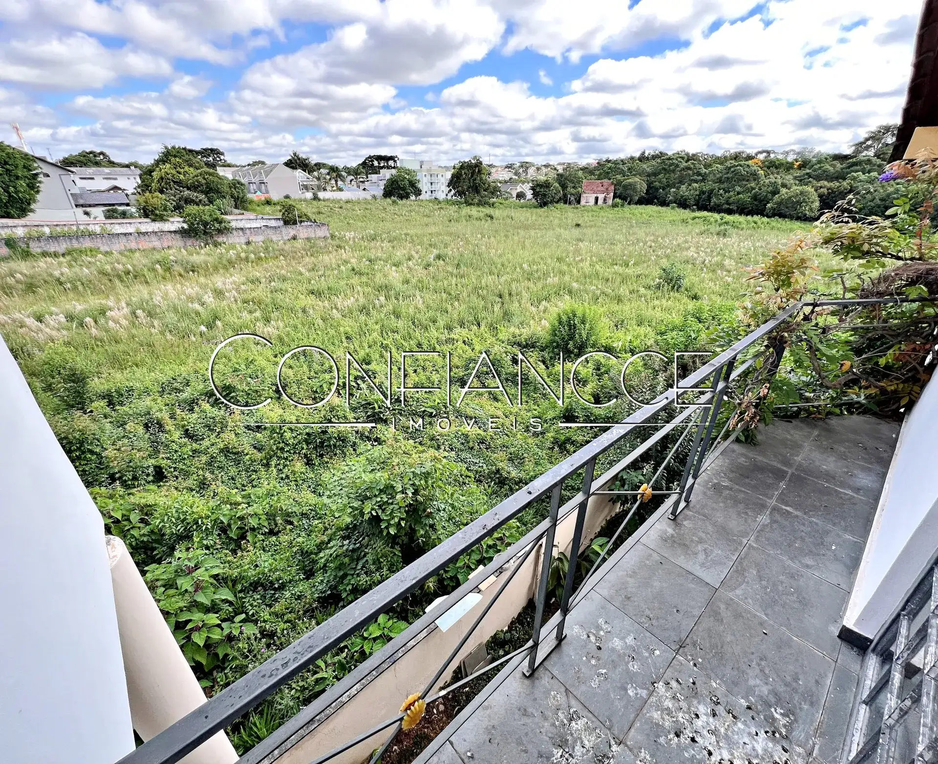 5-bedroom house with 1 suite, 4 parking spaces, 460 m² — photo 8