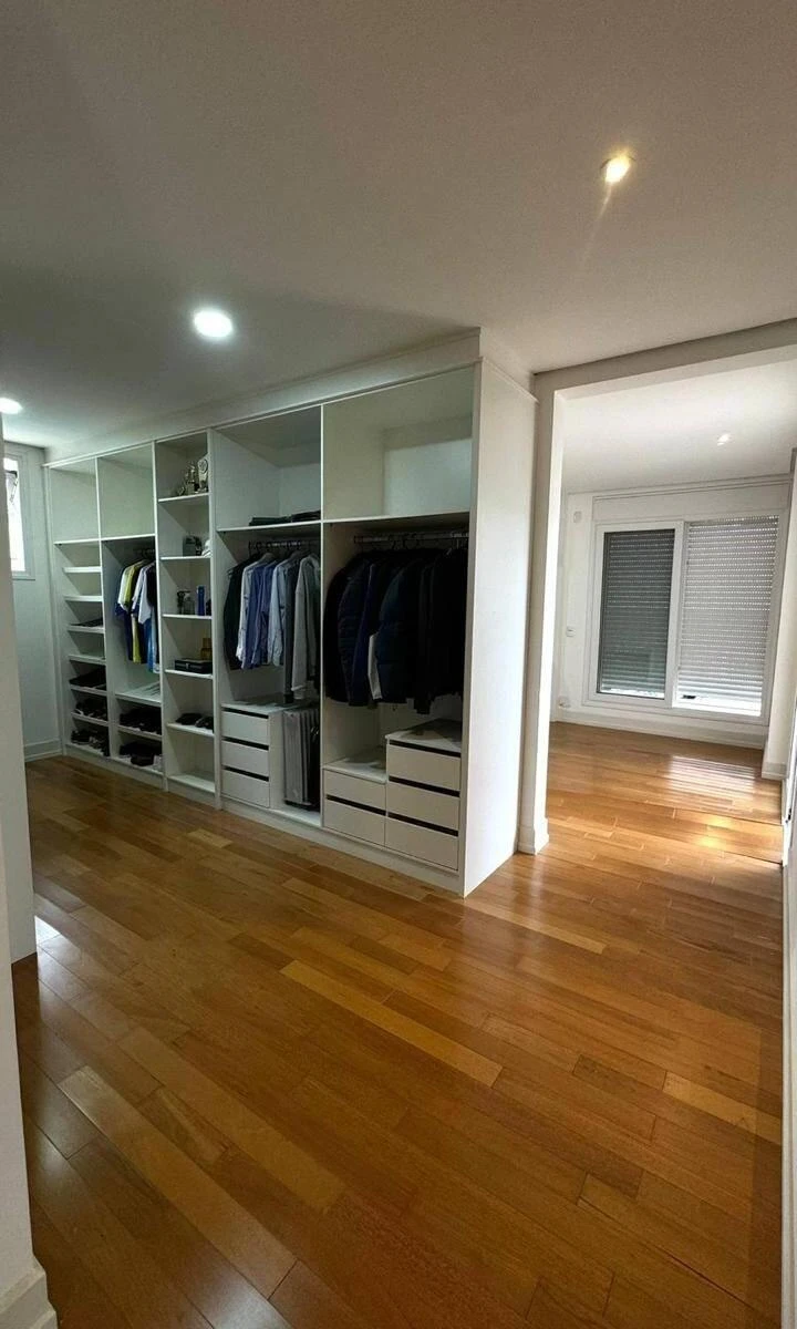 Casa de 455 m² con espacio de home office y vestidor — photo 8