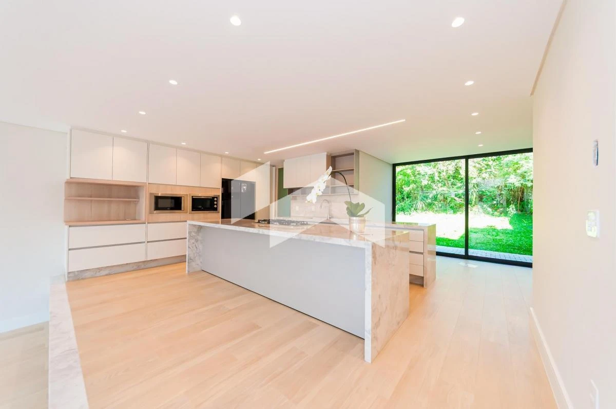 3-bedroom house with a dishwasher — photo 2