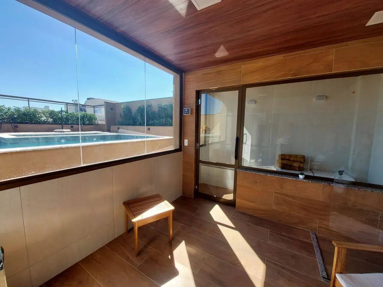Duplex apartment with 1 bedroom and 2 bathrooms — photo 4
