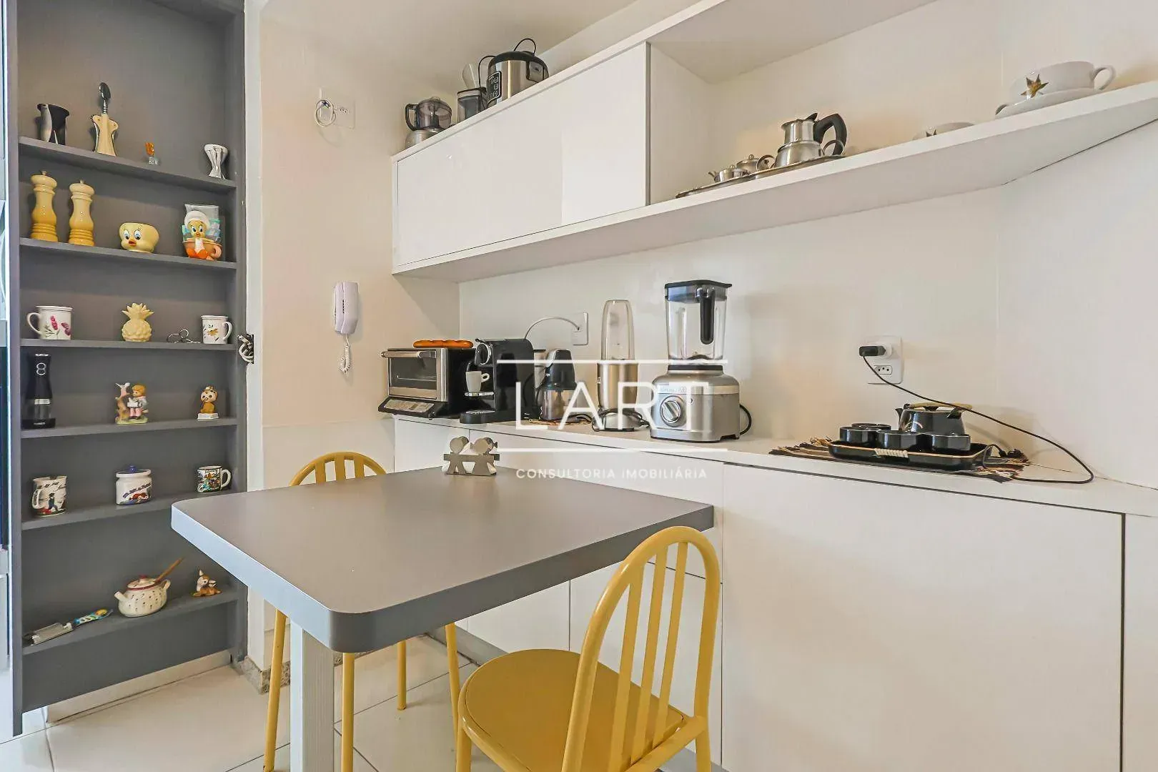 Apartamento com 4 dormitórios e 350 m²; área social ampla — photo 40