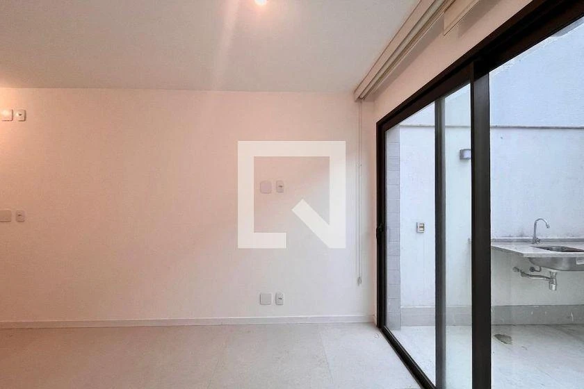 1-bedroom unfurnished apartment with enclosed balcony — photo 12