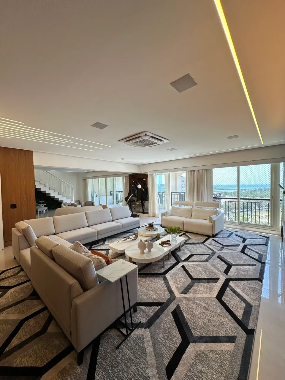 Дуплекс 600 м² з 4 спальнями та 4 паркомісцями