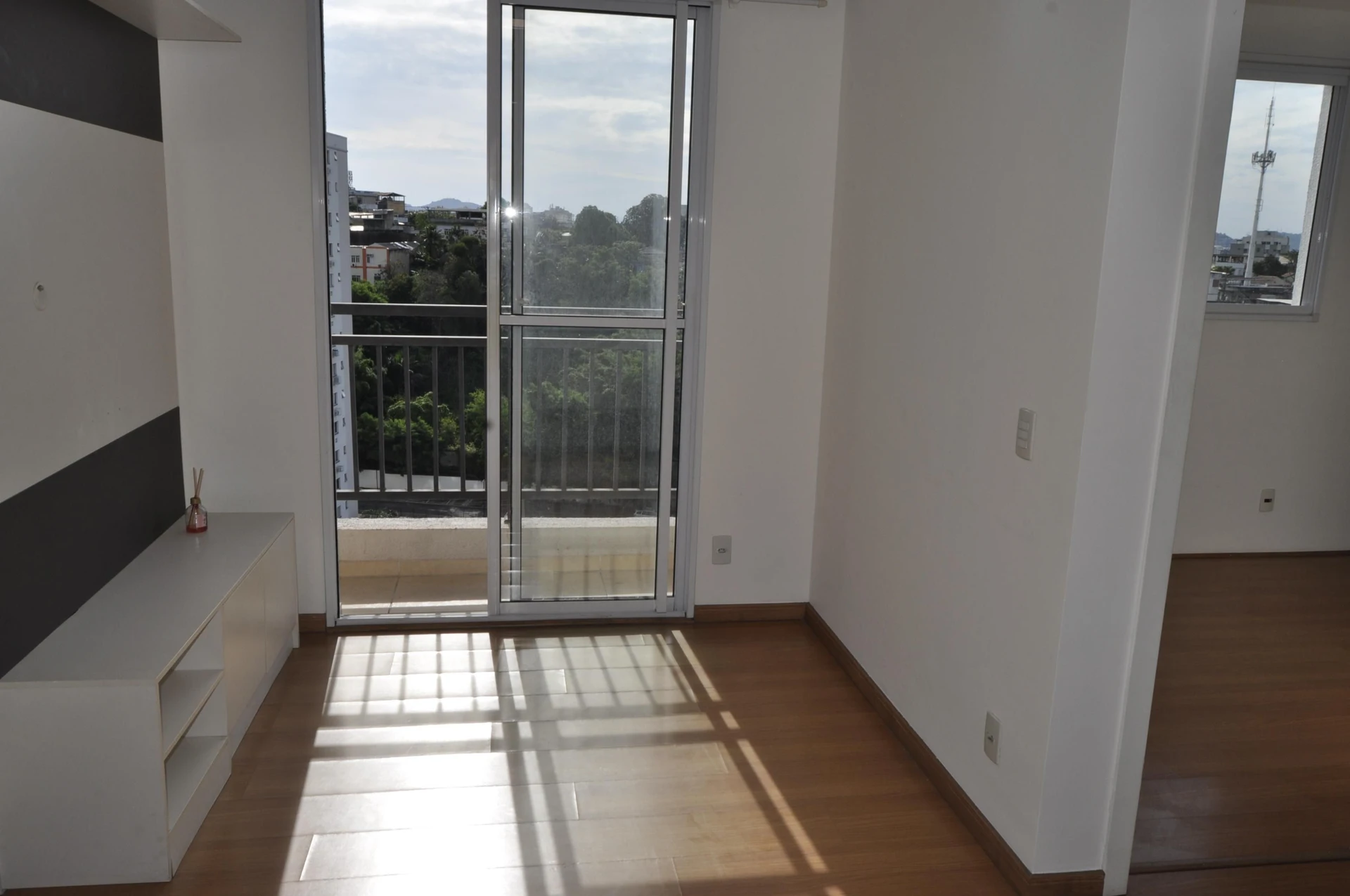 2-bedroom apartment in a building with a gym — photo 13