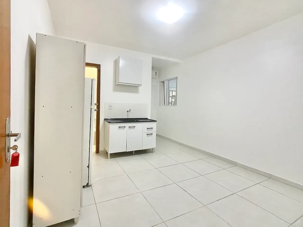 Studio apartment with 1 bedroom and private bathroom — photo 2