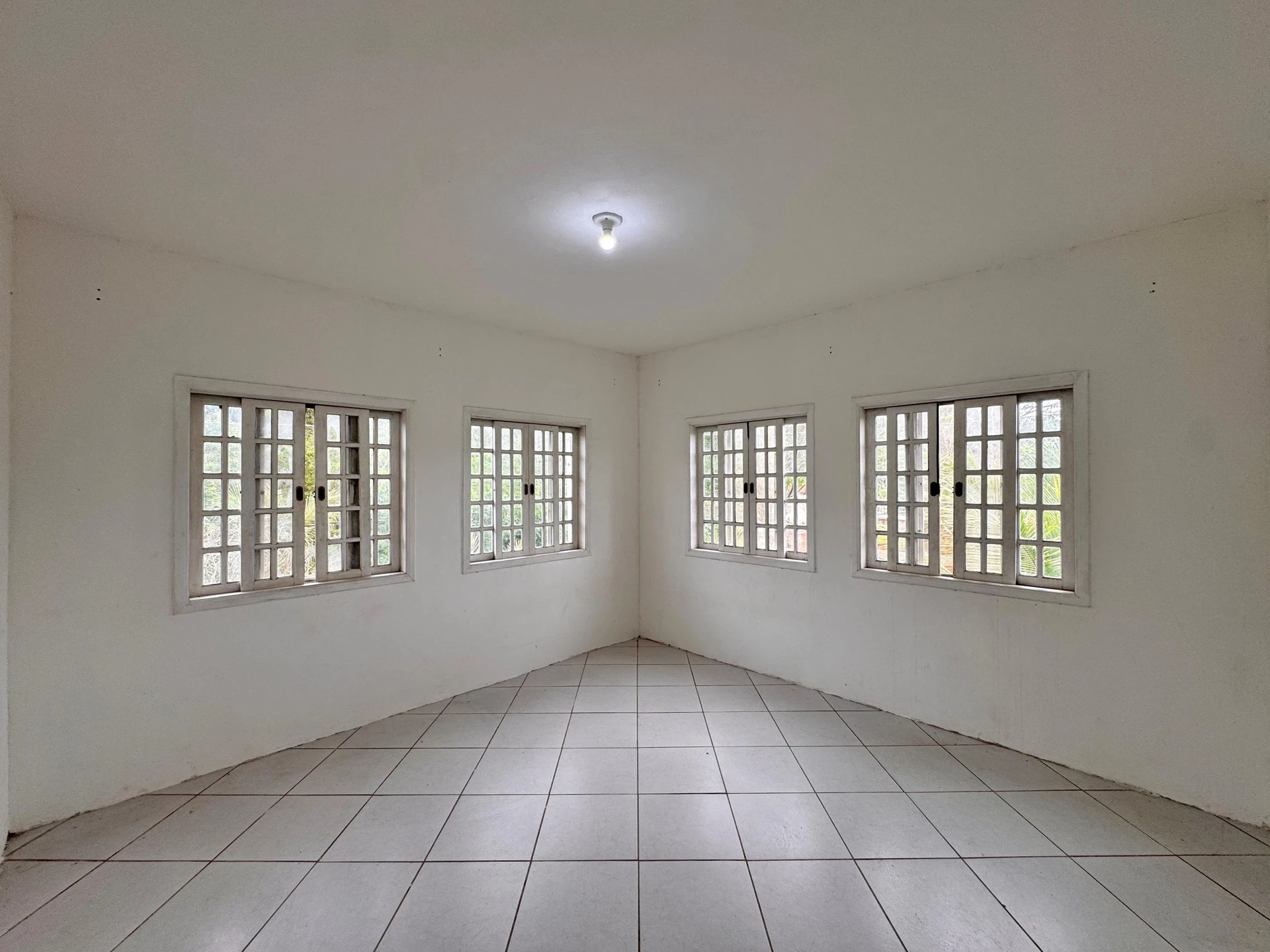 2-bedroom house with 1 bathroom no parking — photo 10