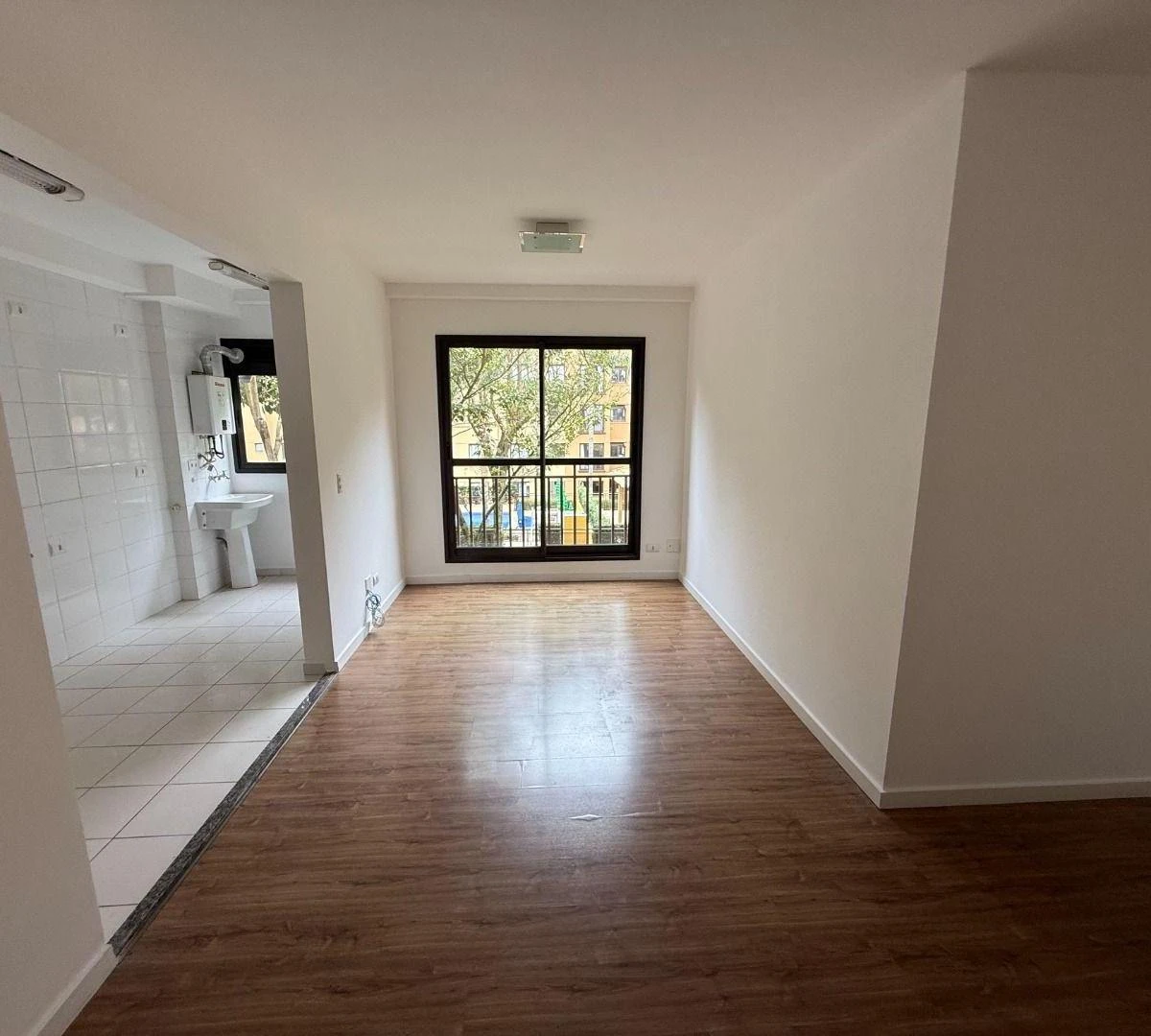 Wood or laminate floors in a 3-bedroom apartment, 65 m²