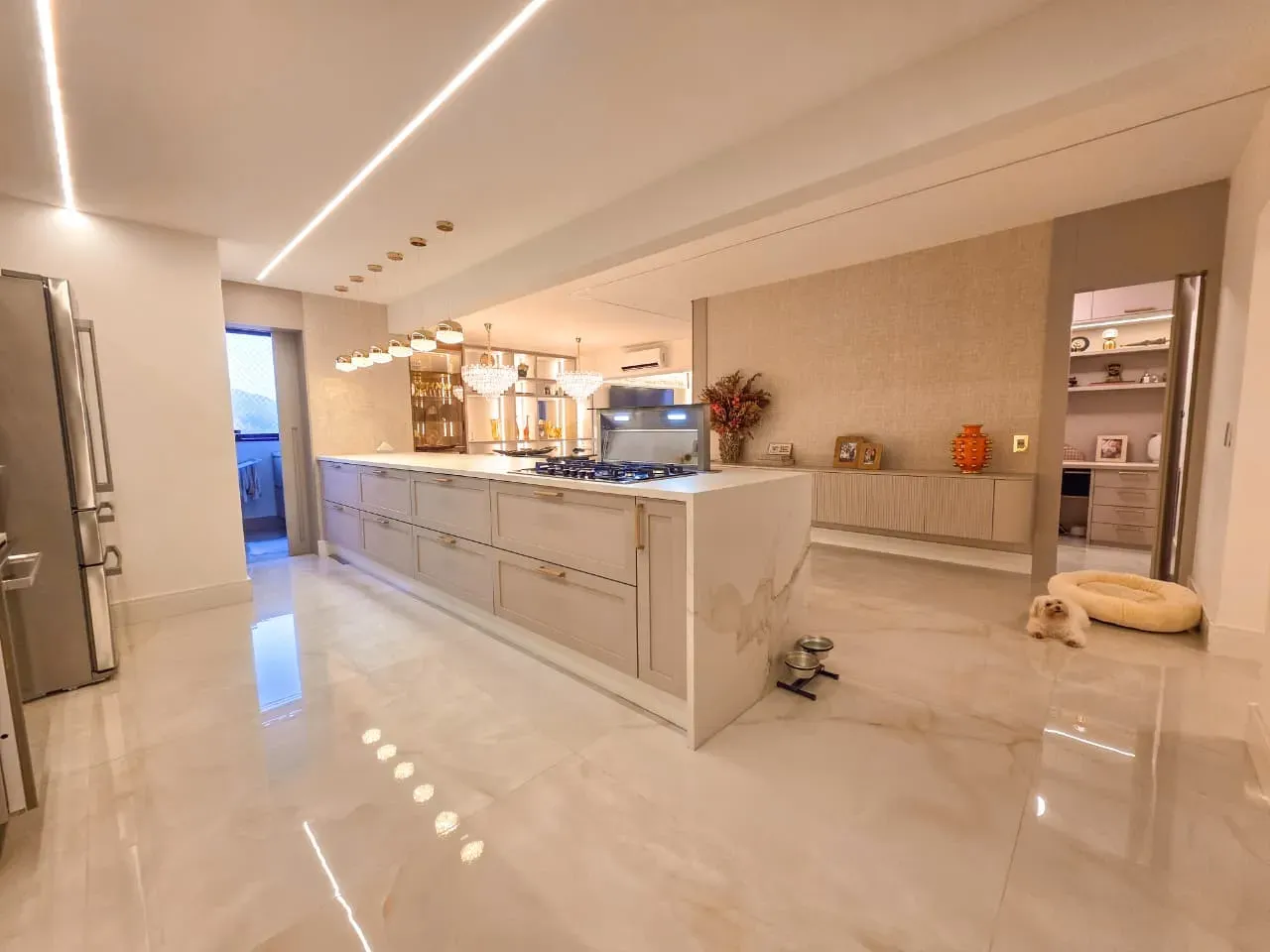 Bathtub in a 3-bedroom apartment, 240 m² — photo 2