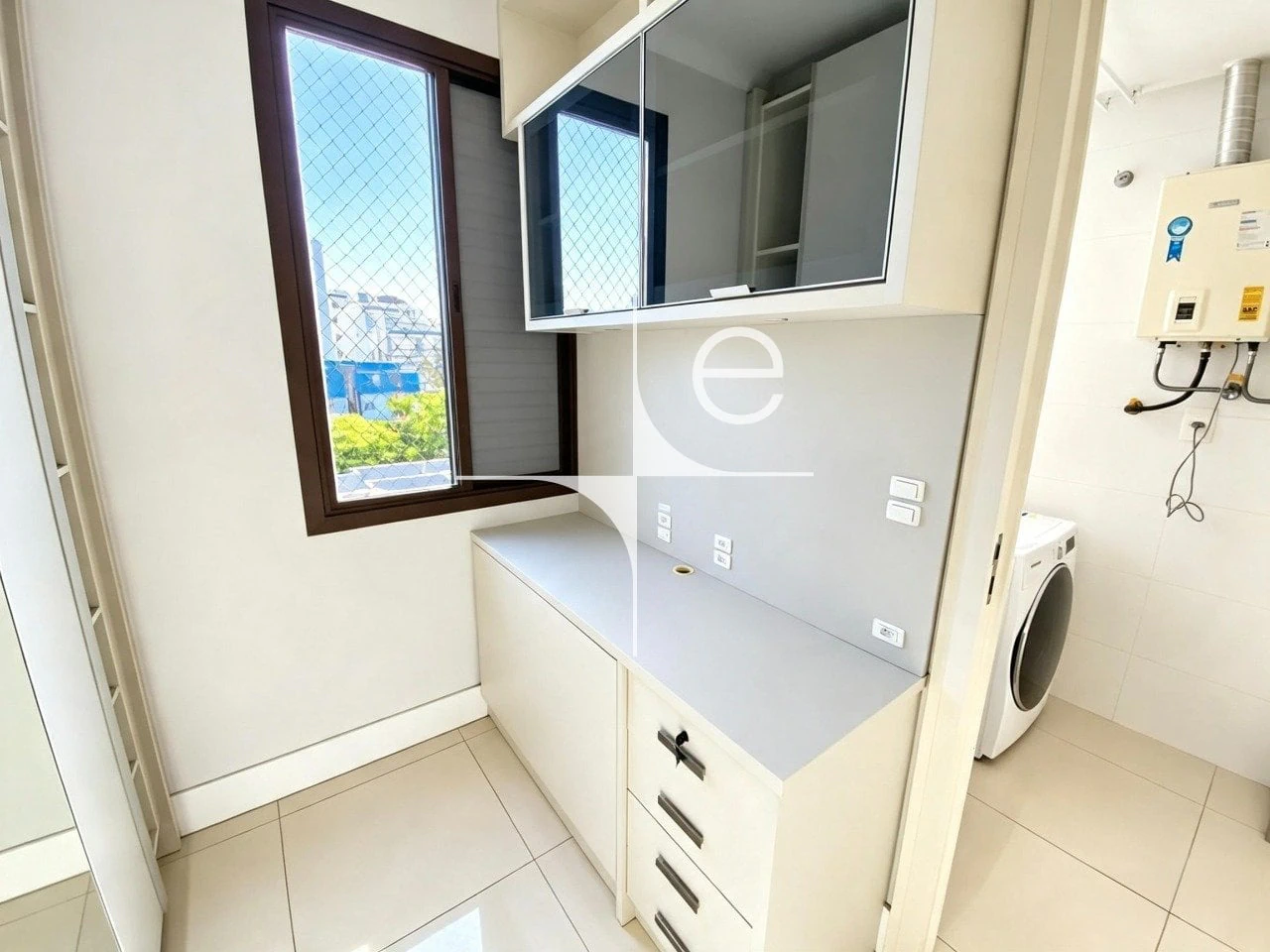 Apartamento de 4 quartos com janelas do piso ao teto, Centro — photo 11