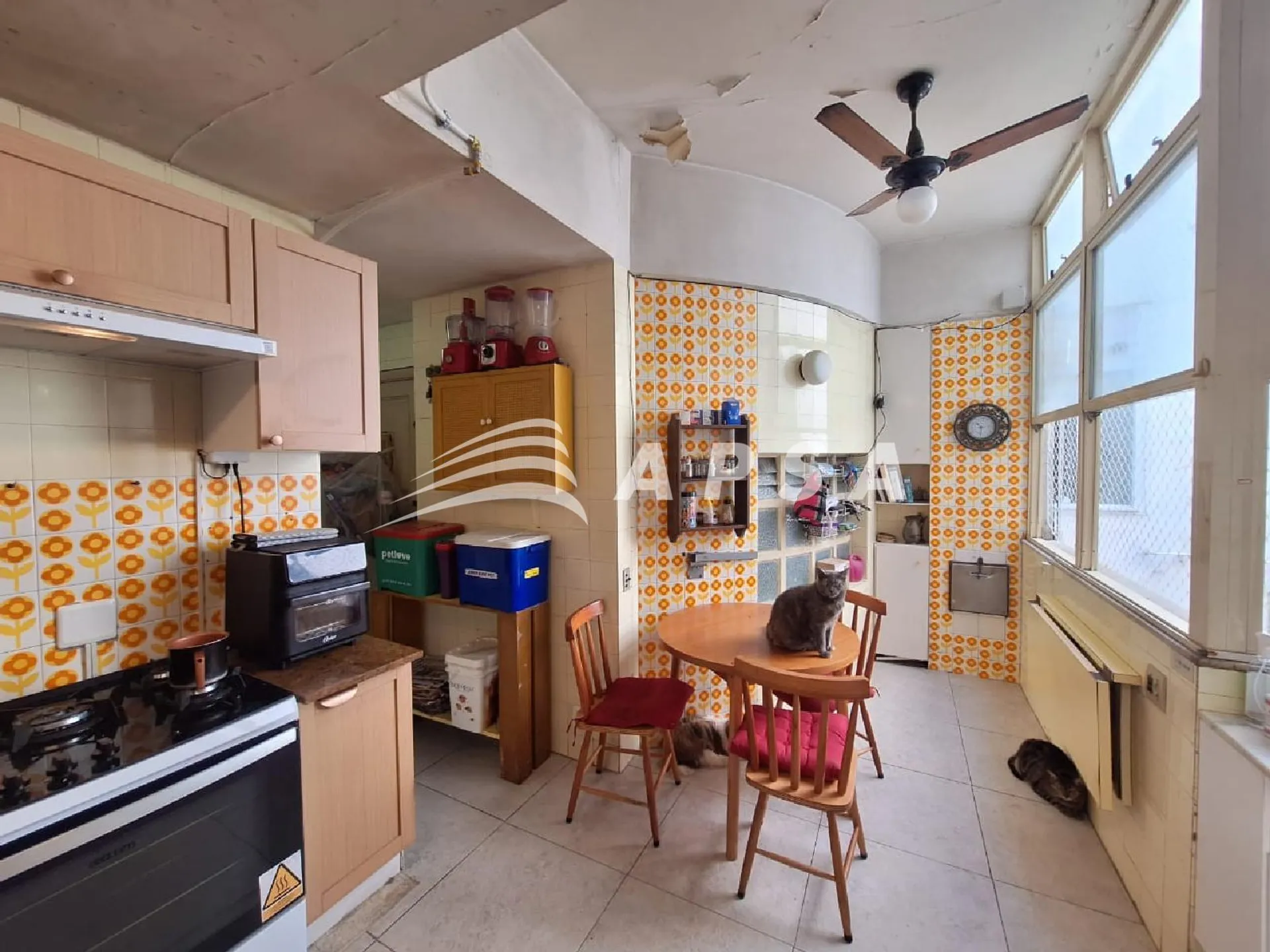 Furnished 210 m² apartment with 3 bedrooms and suite — photo 18