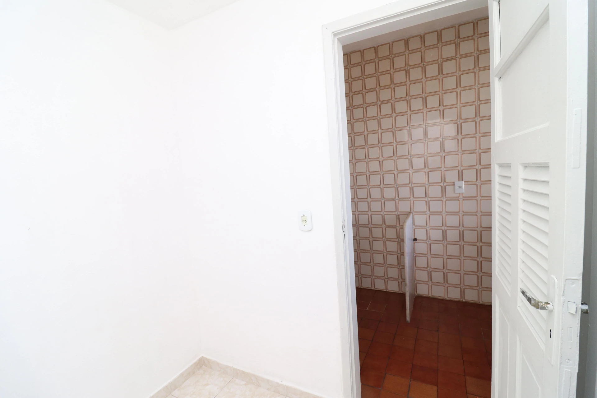 Apartamento com cozinha fechada e 2 quartos — photo 27