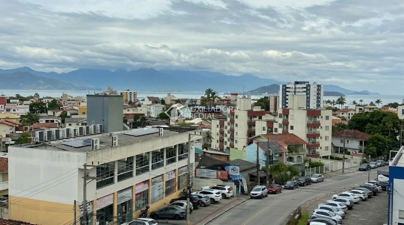 One-bedroom apartment with a mountain view in Florianópolis — photo 14