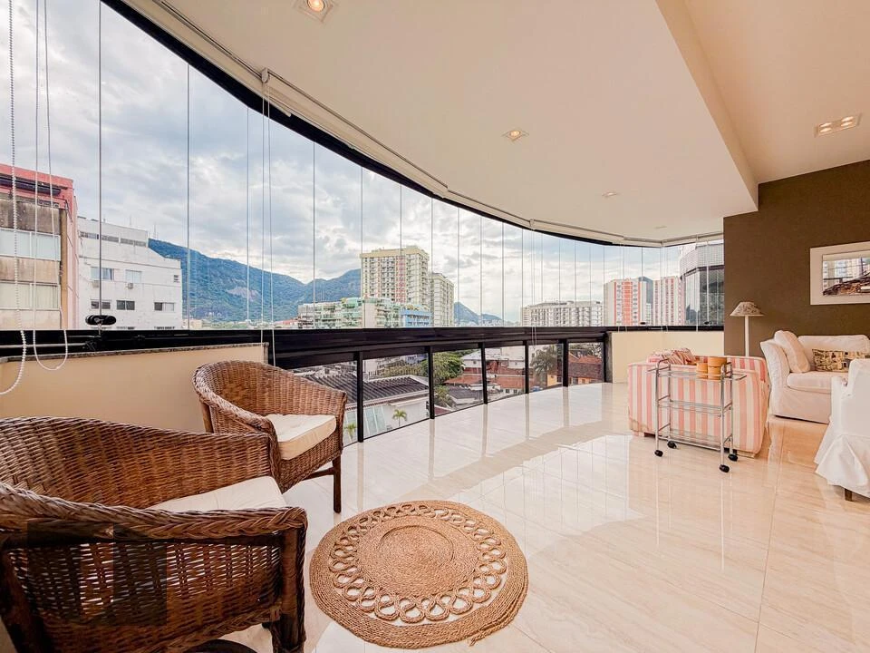 Furnished apartment, 186 m², with a grill on the balcony — photo 8
