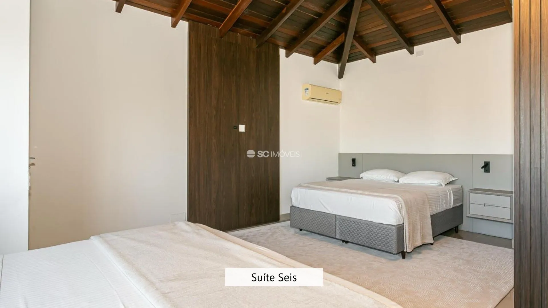 800 m² house with 6 en-suite rooms and 4 parking spaces — photo 20
