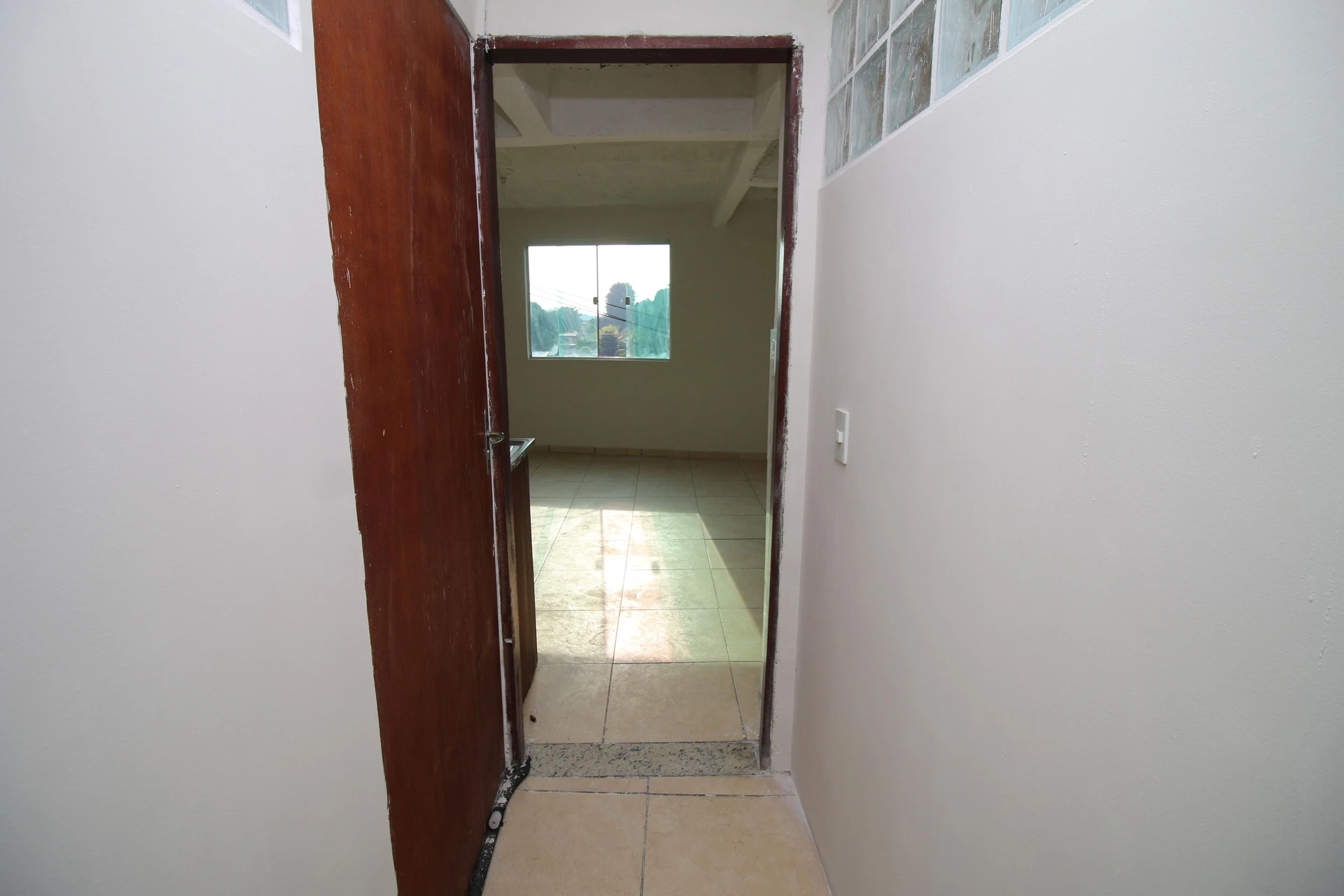 Unfurnished studio with 1 bedroom and a gas stove — photo 7