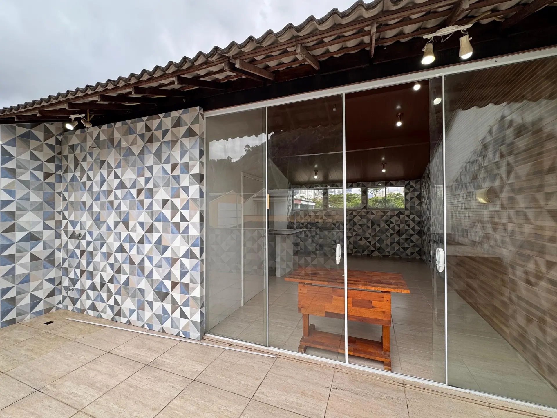4-bedroom apartment with balcony and private BBQ grill — photo 42