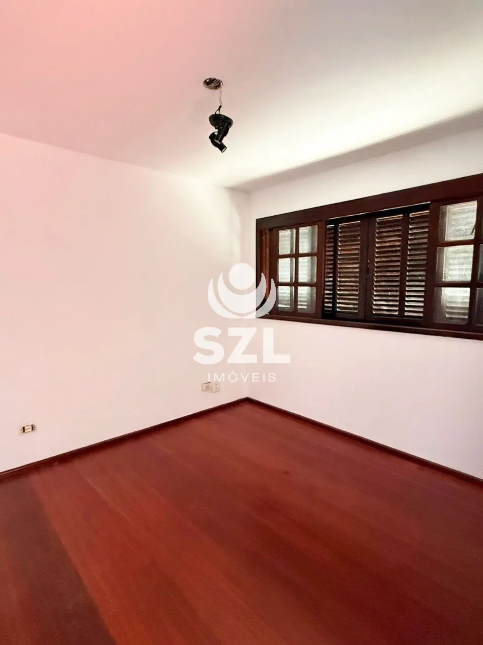 House with 5 bedrooms and 5 parking spaces — photo 3