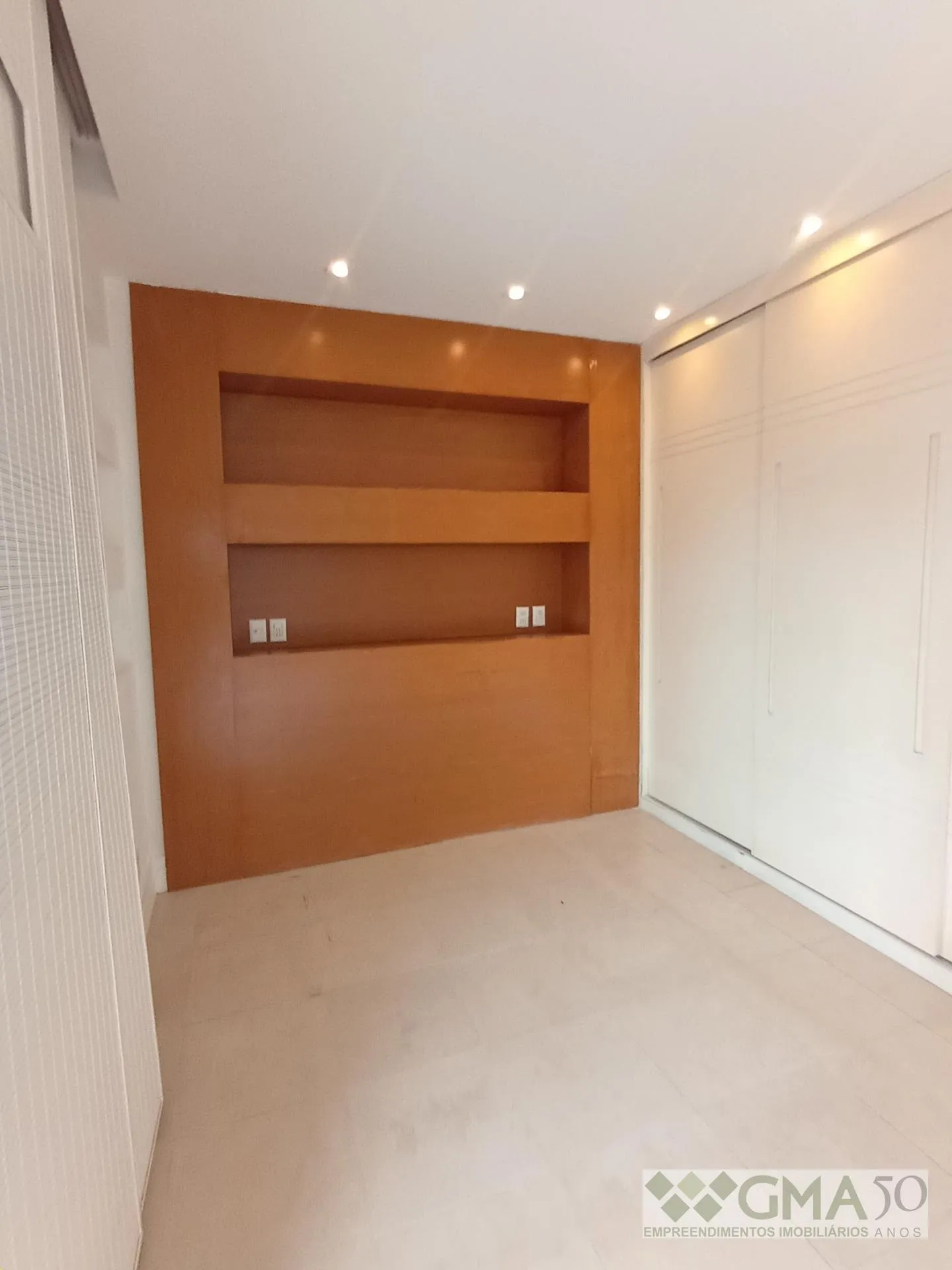 3-bedroom apartment with a mountain view — photo 15