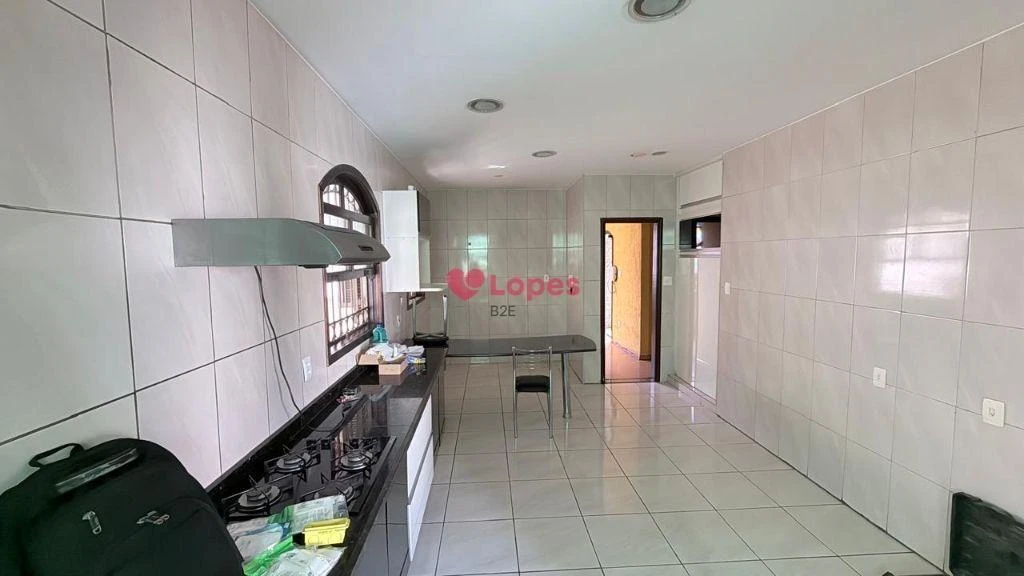 Casa de 450 m² com 3 quartos e fogão a gás — photo 43